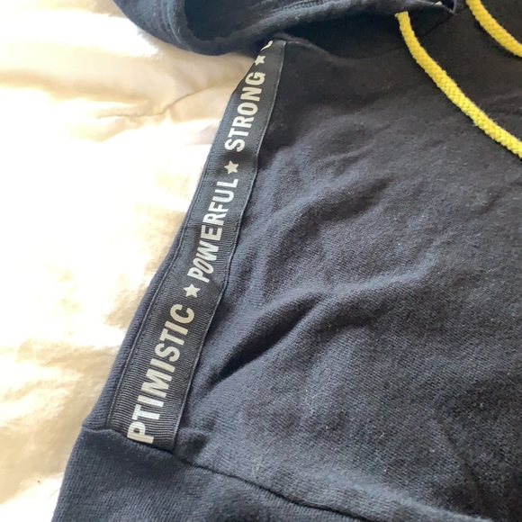 City Streets Juniors Cropped Top w/ Hood - Picture 4 of 6